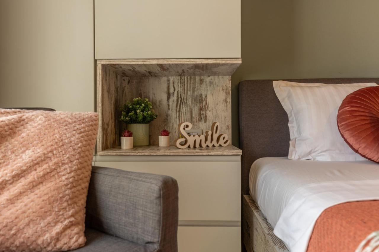 Modern 1Br Apt In The Old Town: The Perfect Choice Bucarest Esterno foto