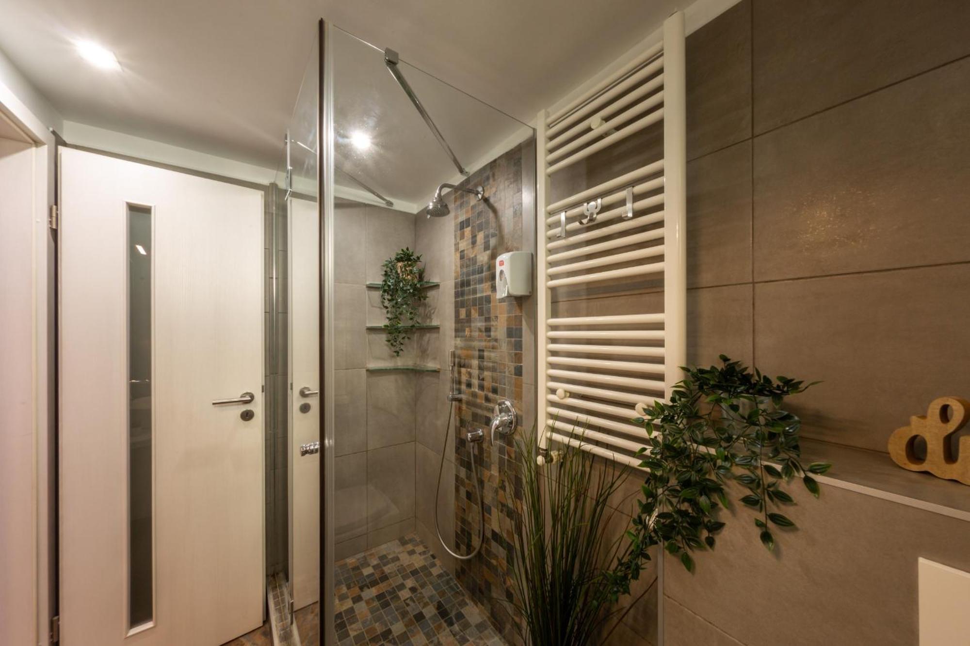 Modern 1Br Apt In The Old Town: The Perfect Choice Bucarest Esterno foto